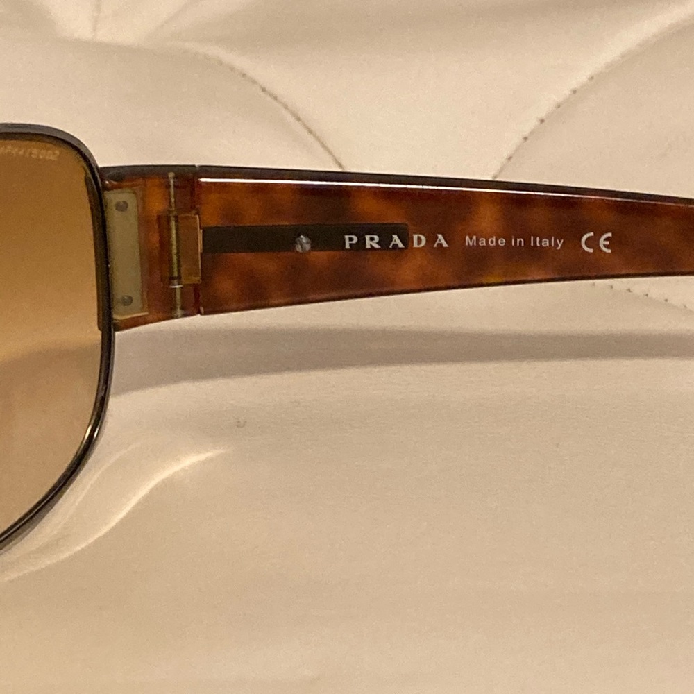 🔻🕶🔻AUTHENTIC PRADA SUNGLASSES🔻🕶🔻 - Picture 5 of 14